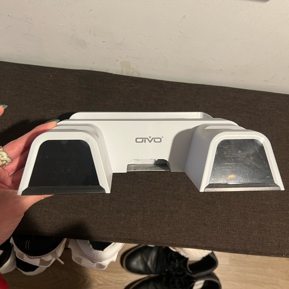 PS5 Fan with game storage & dual-controller charging station - Picture 4 of 4